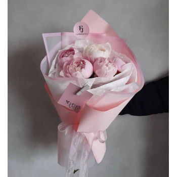 Bouquet of 5 fragrant peonies
